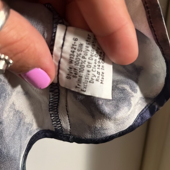 Johnny was MOONLIGHT TIE DYE V-NECK BLOUSE - Picture 8 of 10